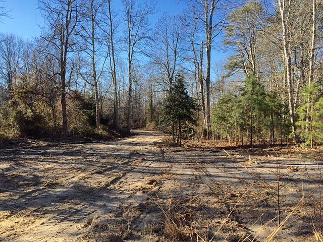 1st image of 662 Goshen Rd.