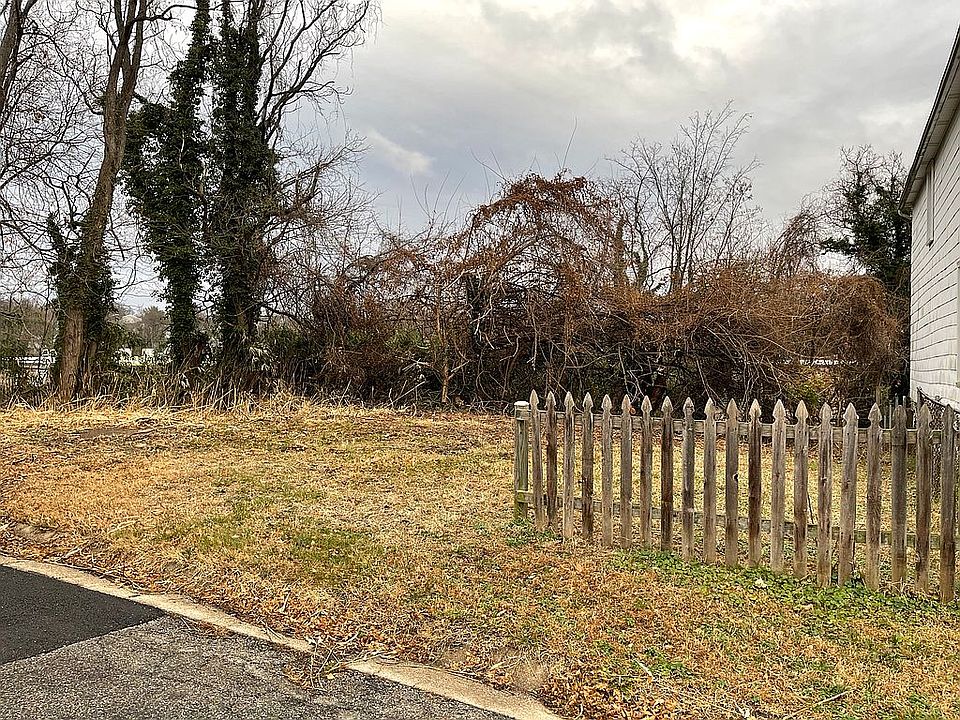 2nd image of 4417 Ivanhoe Ave