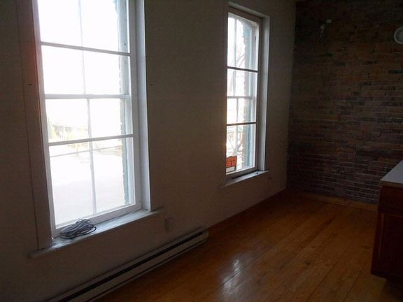 4th image of 118 Main St APT 3