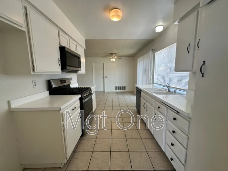4 bed, 2.0 bath, 3595 sqft, $3,595 — Photo 2