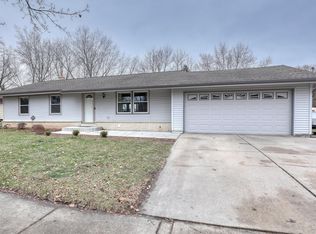 1908 Chapman Dr, Waukesha, WI 53189