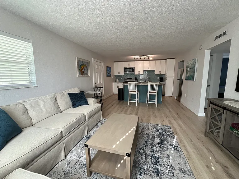 299 E Central Blvd #3 — Photo 3