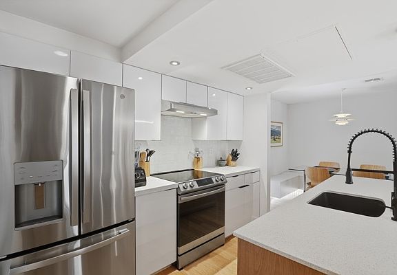 4th image of 915 NW 7th St APT 206