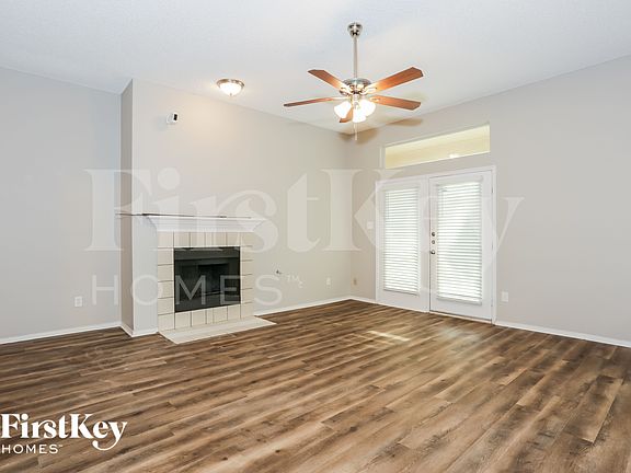 2nd image of 925 Parkwood Trl