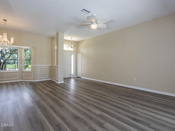 5th image of 11 Edgewater Dr