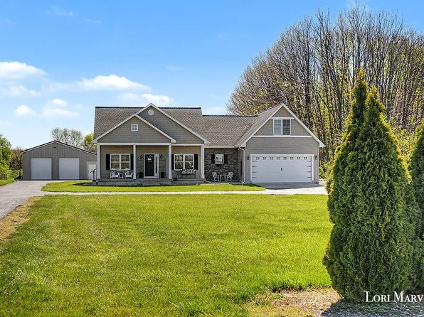 9872 Amble Rd, Howard City, MI 49329