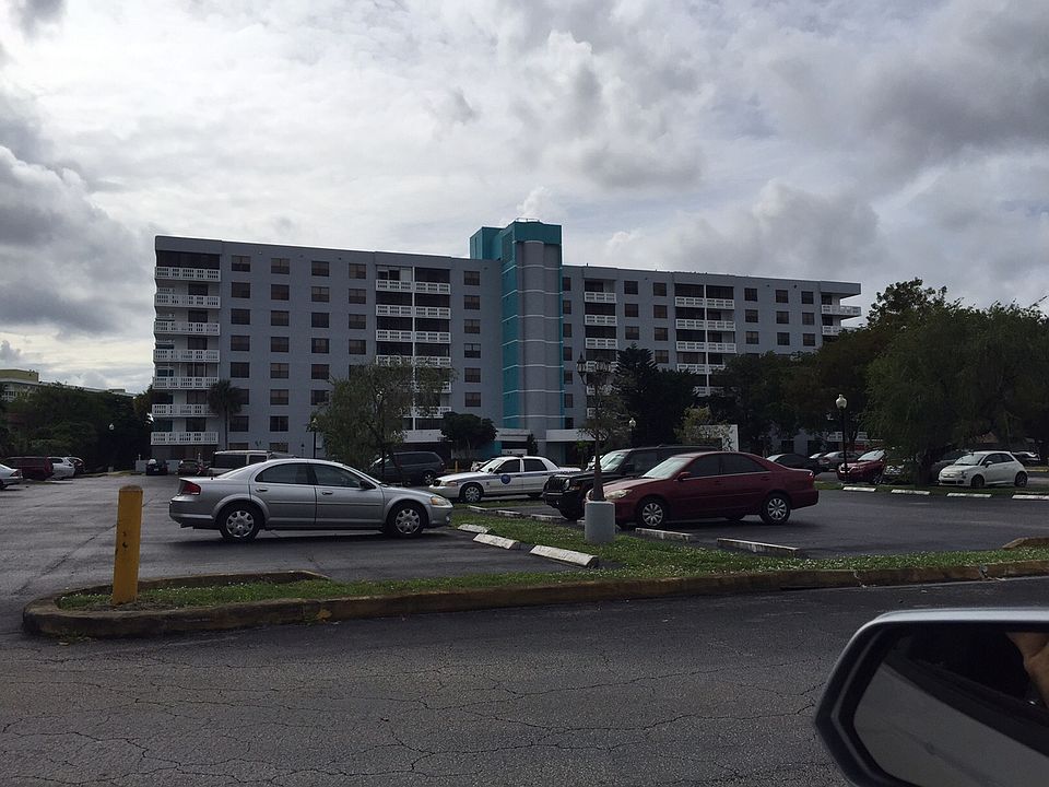 1st image of 919 Hillcrest Dr APT 104