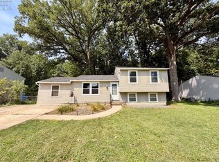 2250 Woodmont Dr, Fremont, OH 43420