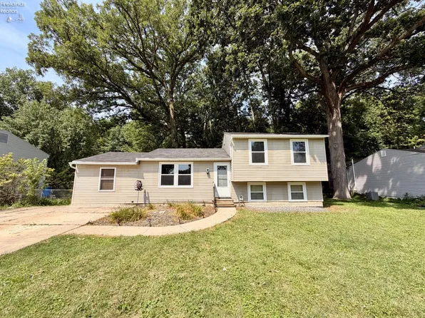 2250 Woodmont Dr, Fremont, OH 43420