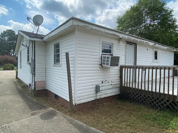 907 E Edgerton St, Dunn, NC 28334