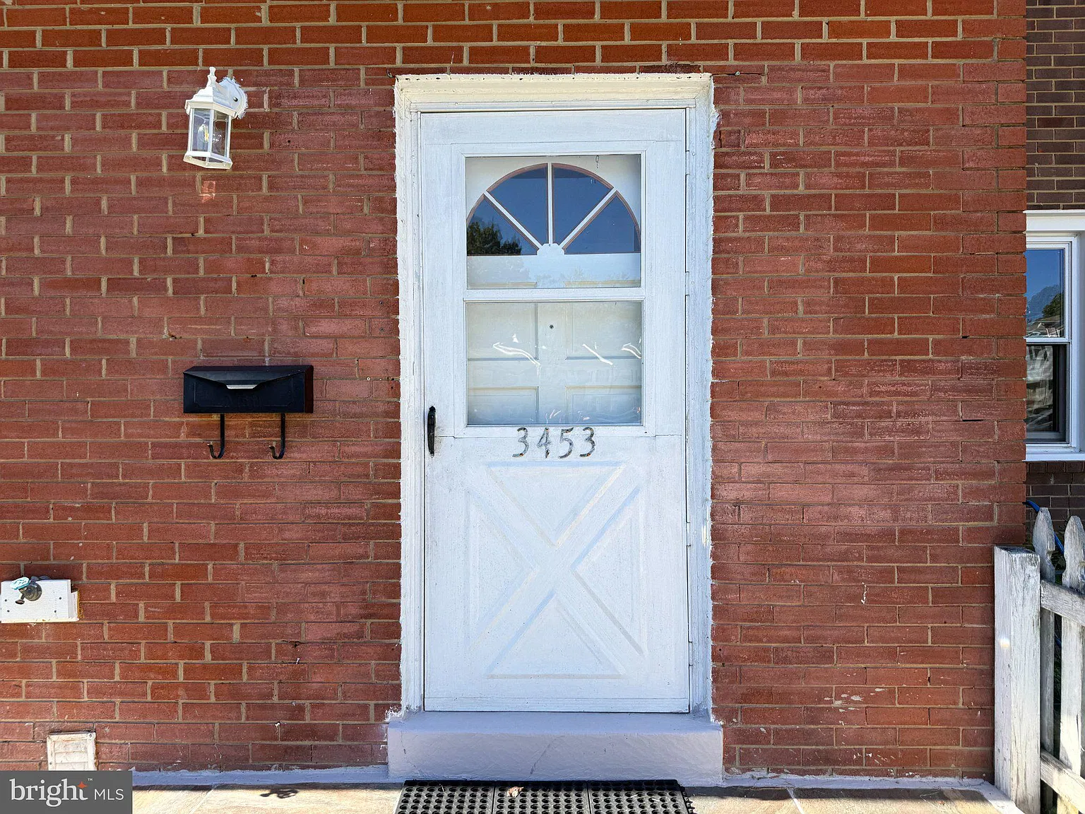 3 bed, 3.0 bath, 1440 sqft, $2,350 — Photo 2