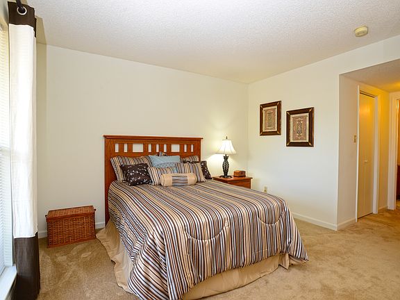 4th image of 2256 Meadow Glade Ln APT 7