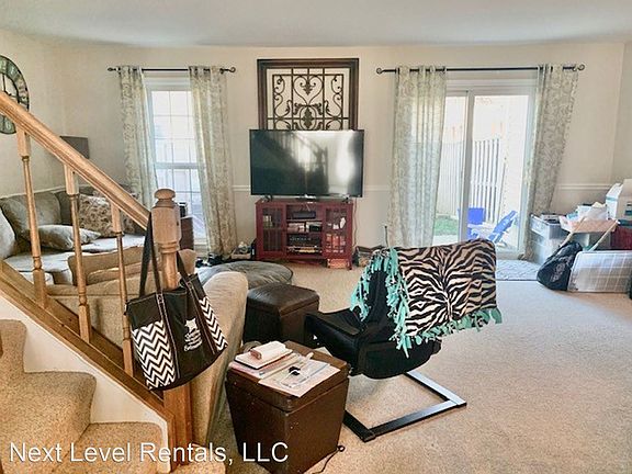 2nd image of 17033 Catalpa Ct