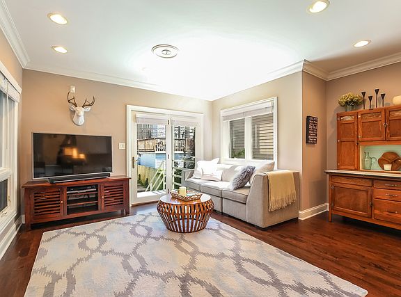 5th image of 1816 W Melrose St #1