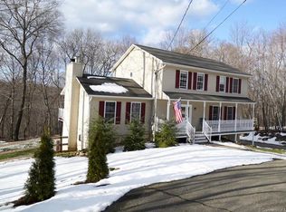 484 Skokorat Rd, Beacon Falls, CT 06403