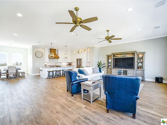 5th image of 202 Bueno Vista Ct