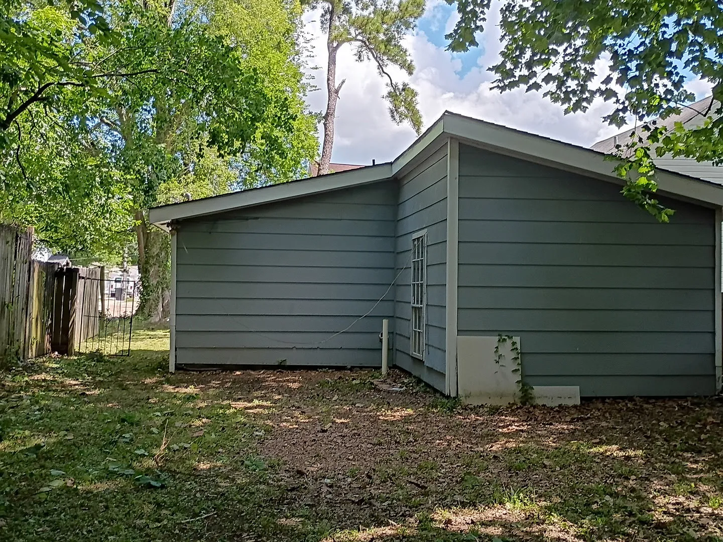 2 bed, 900 sqft, $900 — Photo 2