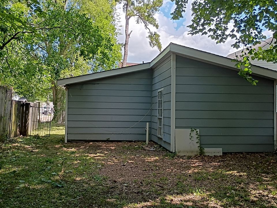 2nd image of 1754 Wisteria St