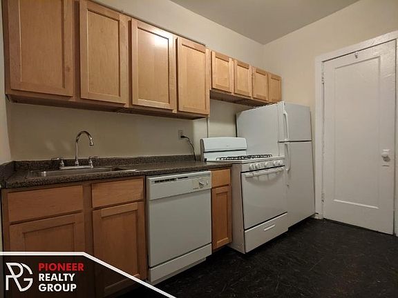 4th image of 4423 N Wolcott Ave APT 1B