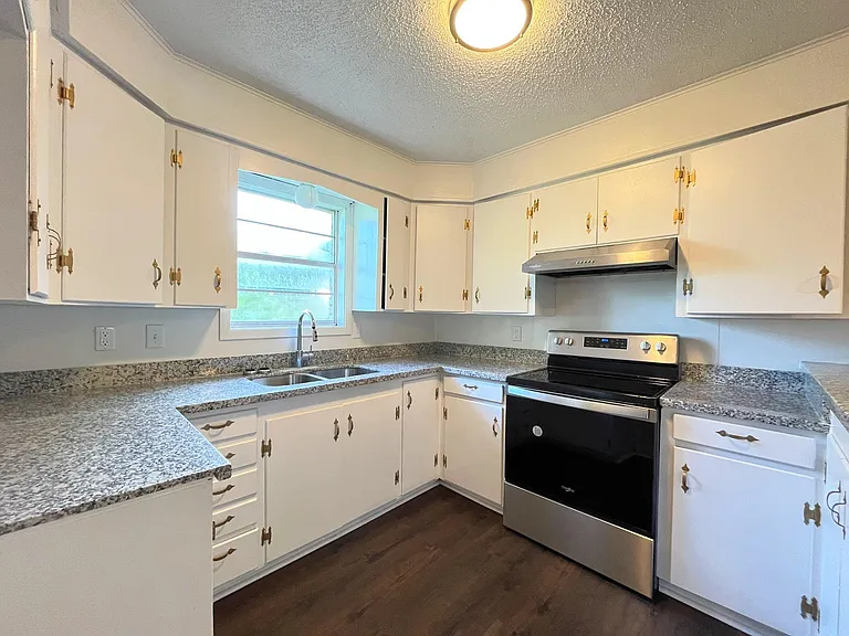 409 La Bradford Dr — Photo 3
