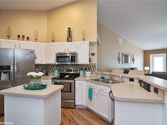 3rd image of 1161 SE Clifton Ln