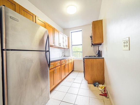 4th image of 359 Saint Johns Pl #12C