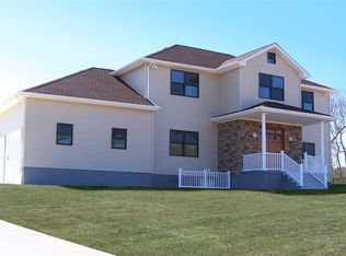 141 Mastro Rd, Calverton, NY 11933