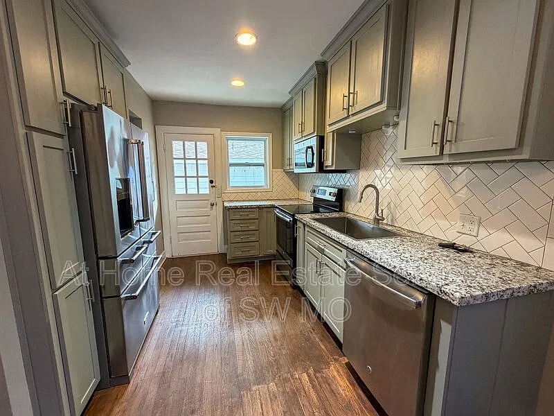 2 bed, 2.5 bath, 1647 sqft, $1,530 — Photo 4