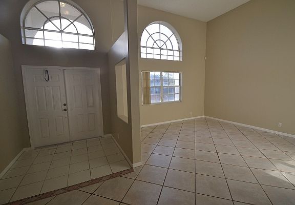 3rd image of 915 NW 197th Ter