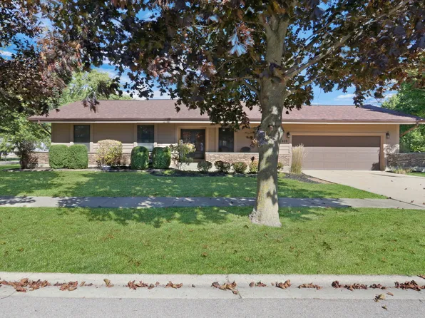 2408 Ja Lor Ct, Winthrop Harbor, IL 60096