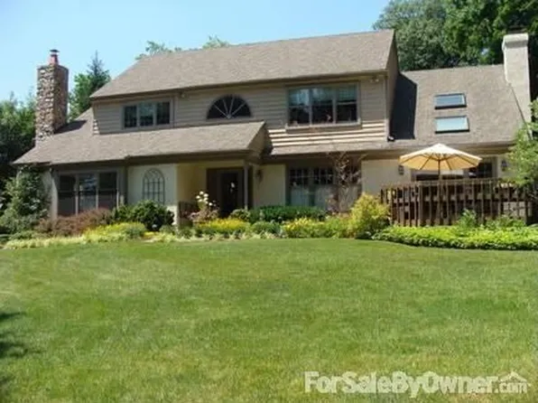 420 Inveraray Rd, Villanova, PA 19085