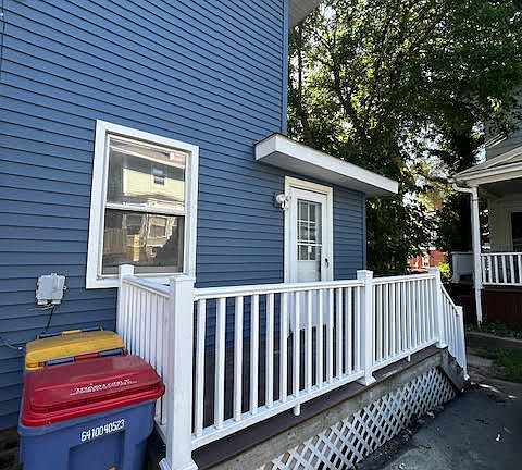 2nd image of 607-609 E Fulton St Room 2