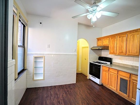 2nd image of 10031 Metropolitan Ave APT 3R