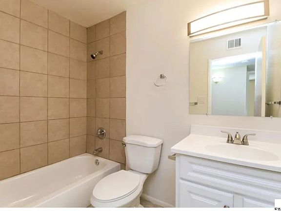 5th image of 7421 E Belleview St