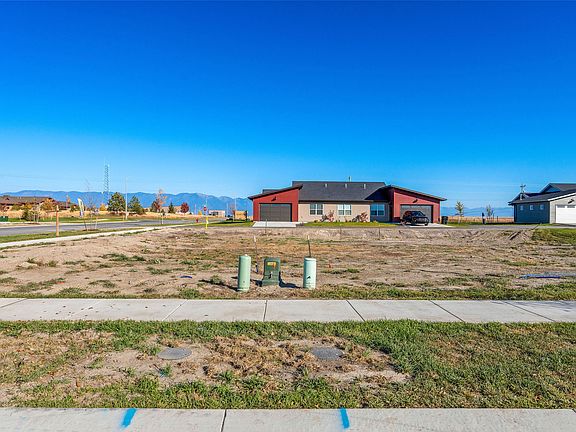 3rd image of 627-629 631 Holstein Way Lots 6a #633-6D