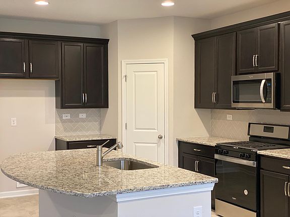 3rd image of 61 Tamar Ct