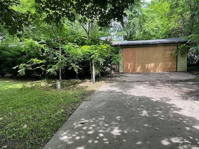 1st image of 5415 Woodlawn Dr