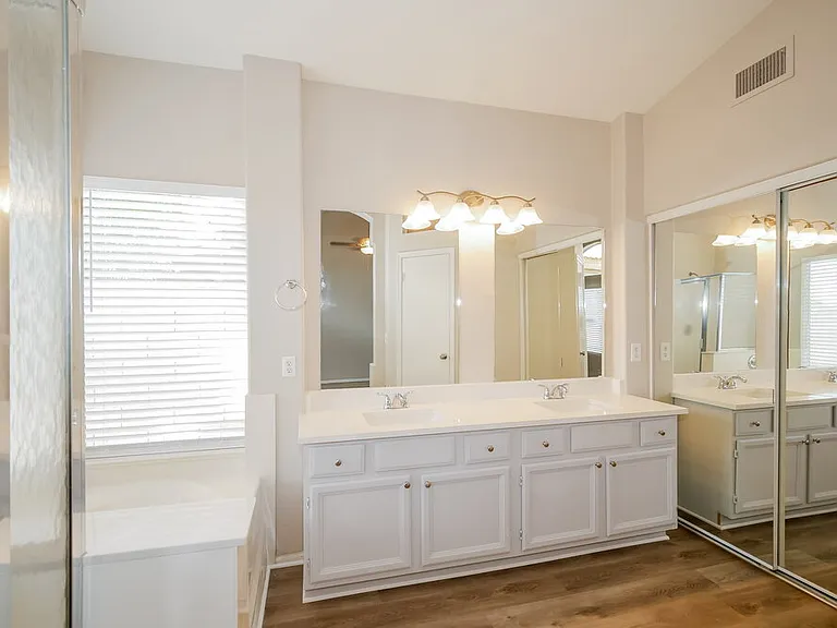 1069 W Glenmere Dr — Photo 12