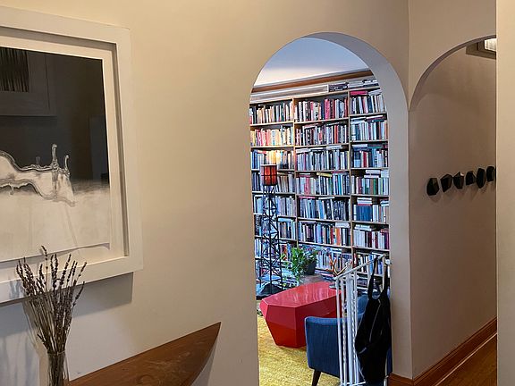 3rd image of 4333 48th St APT 4C