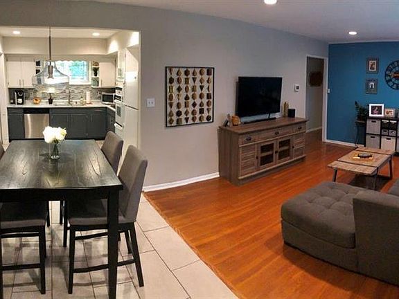 3rd image of 2604 E Loretta Dr