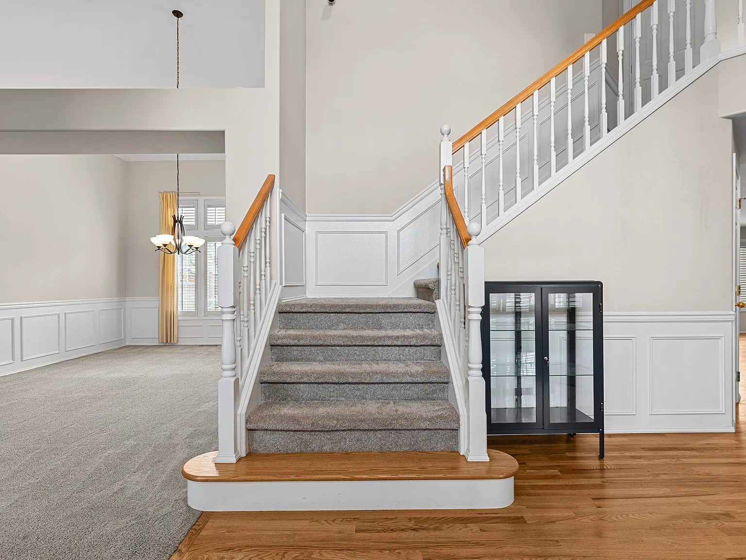 4 bed, 2.5 bath, 2630 sqft, $5,000 — Photo 3