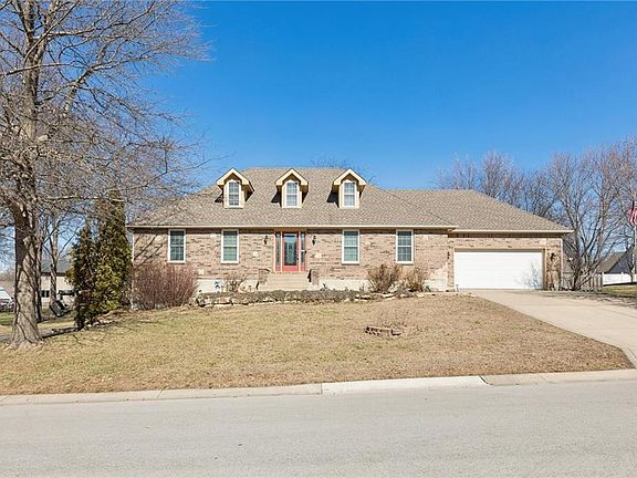 2nd image of 15424 Poplar St