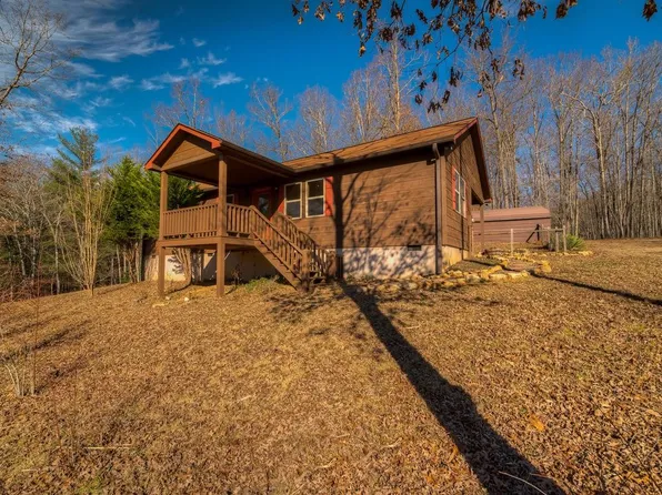 128 Rabbit Knob Dr, Young Harris, GA 30582