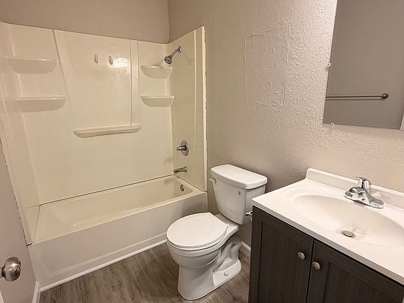 4th image of 804 W 13th St APT A