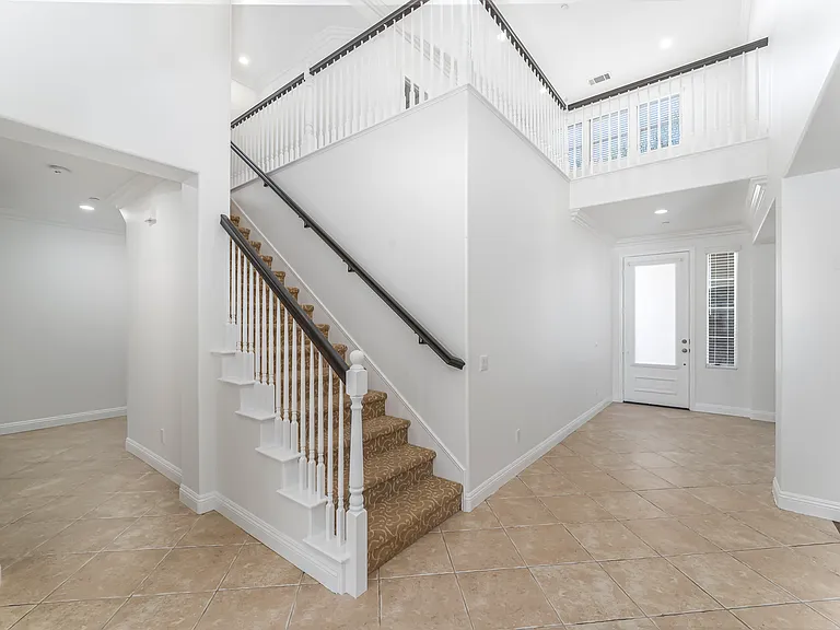 540 Boxcar Ln — Photo 2