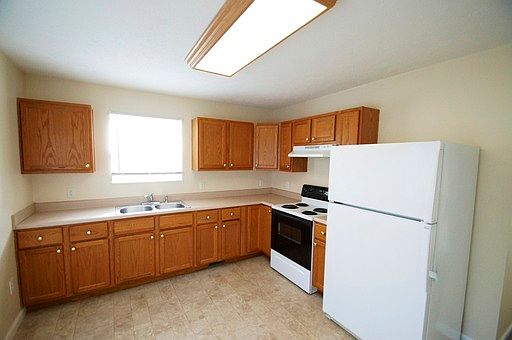 4th image of 2205 Blake Ave