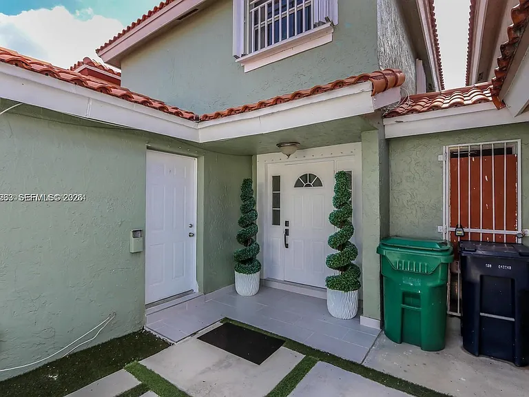 1021 SW 104th Ct #2 — Photo 1