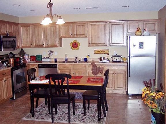 3rd image of 476 Lezlie Dr APT 4