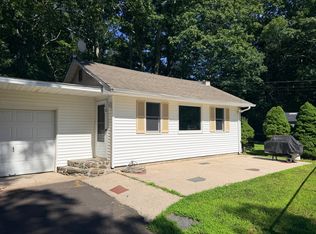 40 Hampton St, Westhampton Beach, NY 11978