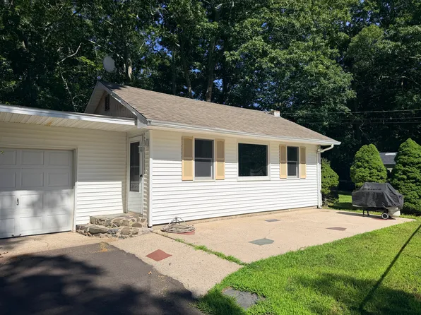 40 Hampton St, Westhampton Beach, NY 11978